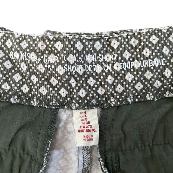 Gap ~ Chino shorts ~ size 4  ~ 5” inseam - Picture 3 of 5